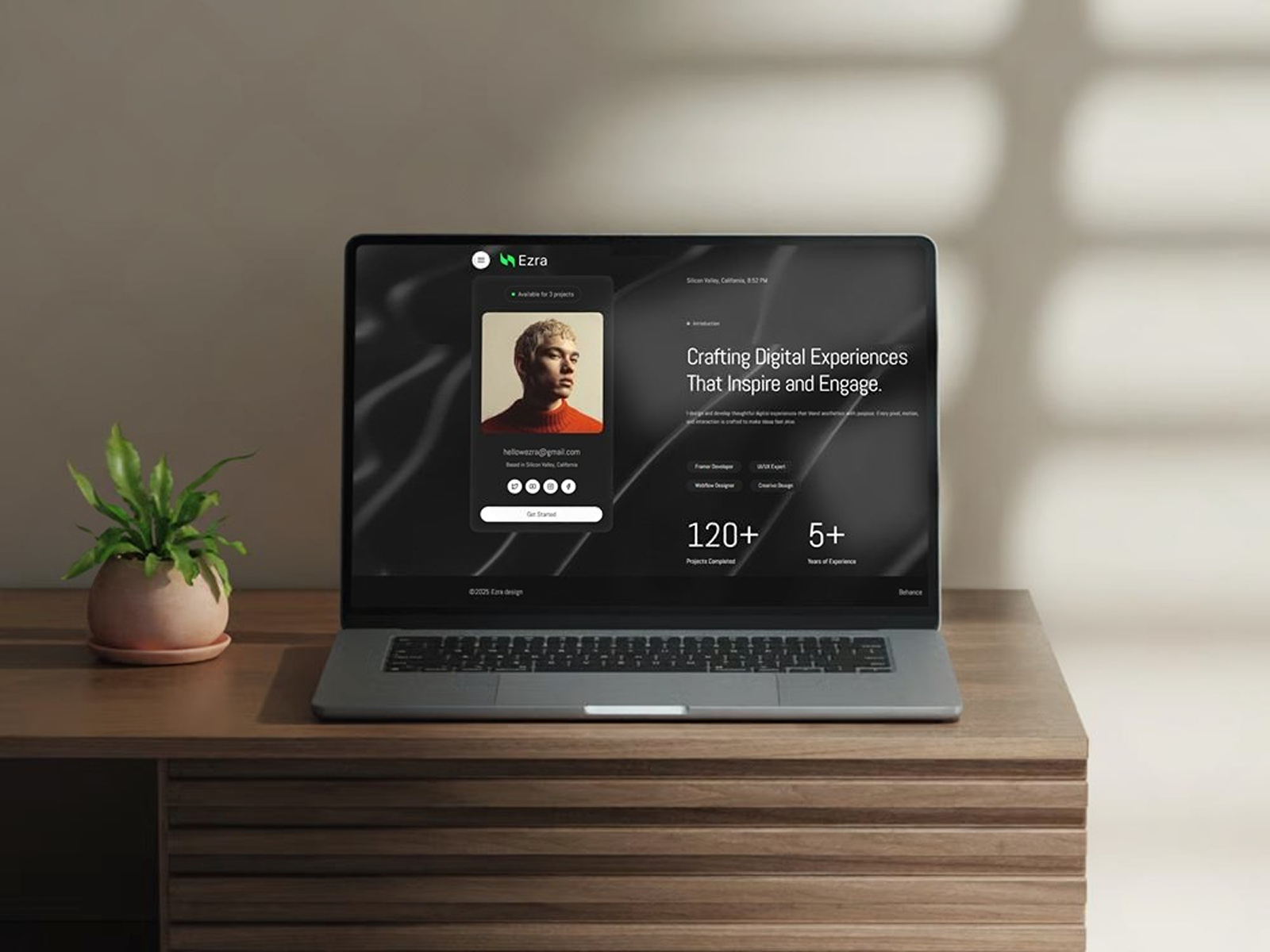 Ezra — Free Portfolio Framer Template preview